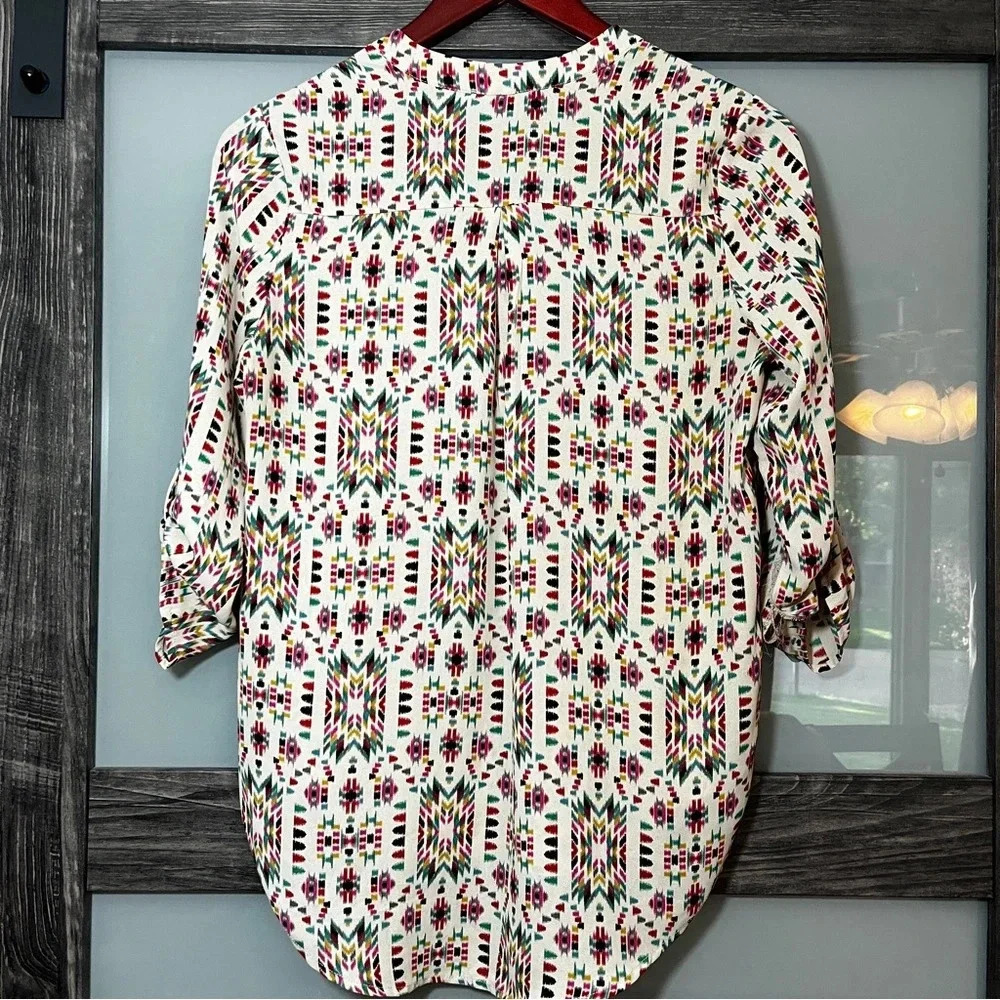 Lush Aztec 3/4 Length Button Up Sleeve V Neck Collarless Blouse Women's Small - Picture 4 of 5